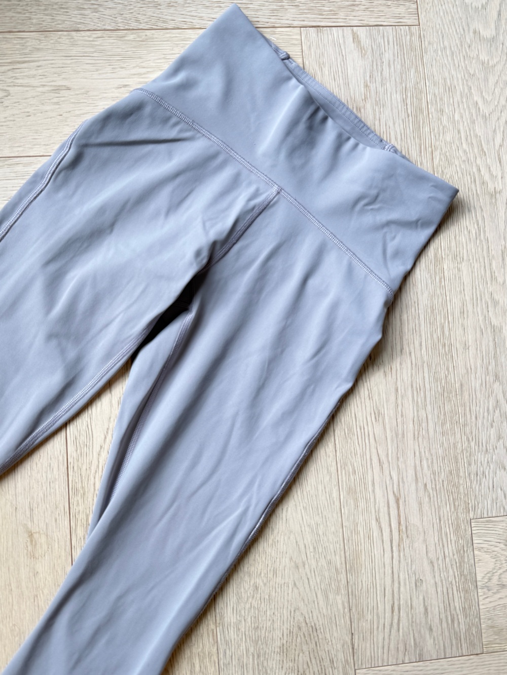 Size 4 Grey Lululemon leggings with adjustable drawstring inside, leg air vents